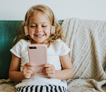 Bambini e smartphone: Può influenzarne lo sviluppo?